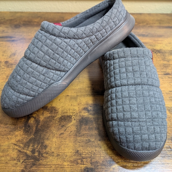 dearfoams Other - Gray Quilted Men's Slip-On Shoes Size Large